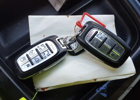 2019 Chrysler Pacifica Touring L z USA, uszkodzony, nr VIN 2C4RC1BG2KR731066